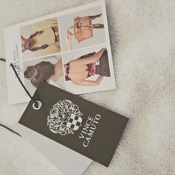 NWT Vince Camuto Lily Square Bright Floral Print Satin Scarf - Picture 12 of 13